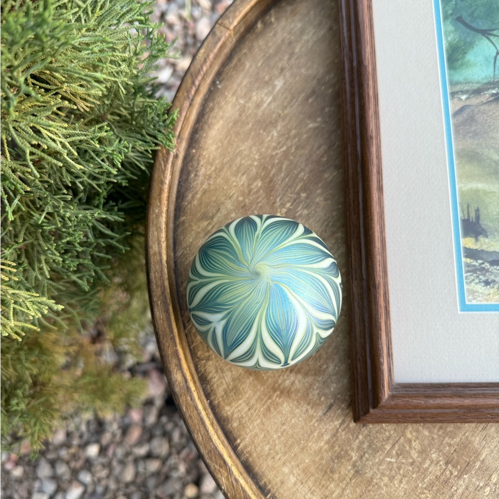 Vintage Vandermark Green and White Feather Glass Paperweight - Picture 3 of 11